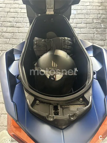 Yamaha XMAX 300 - Vista 10