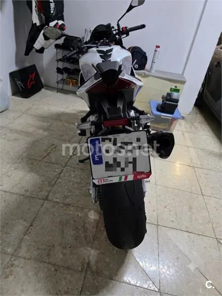 Aprilia Tuono V4 1100 Factory - Vista 4