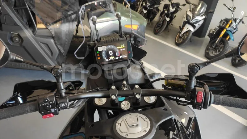 CFMOTO 450MT - Vista 3