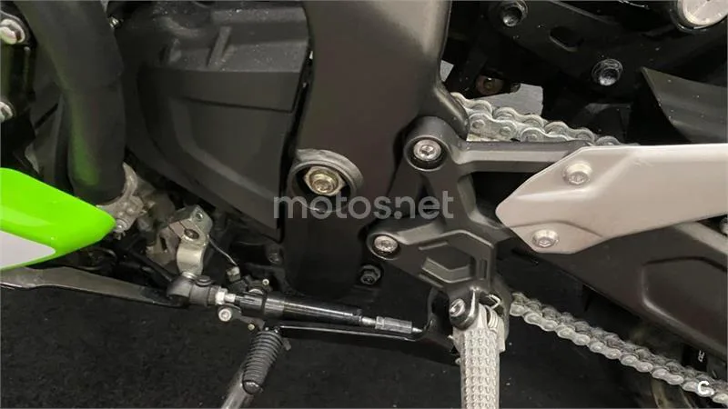 Kawasaki Ninja ZX-4RR - Vista 14
