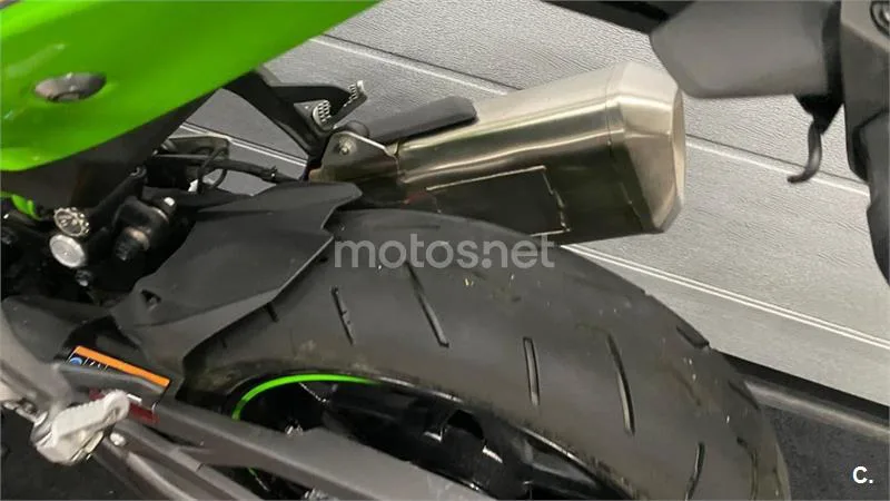 Kawasaki Ninja ZX-4RR - Vista 16
