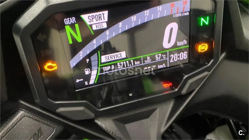 Kawasaki Ninja ZX-4RR - Vista 3