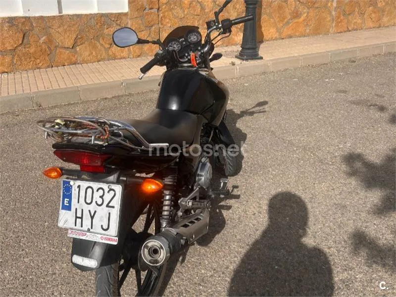 Yamaha YBR125 - Vista 8