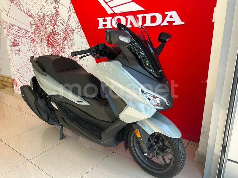 Honda Forza 350 - Vista 5