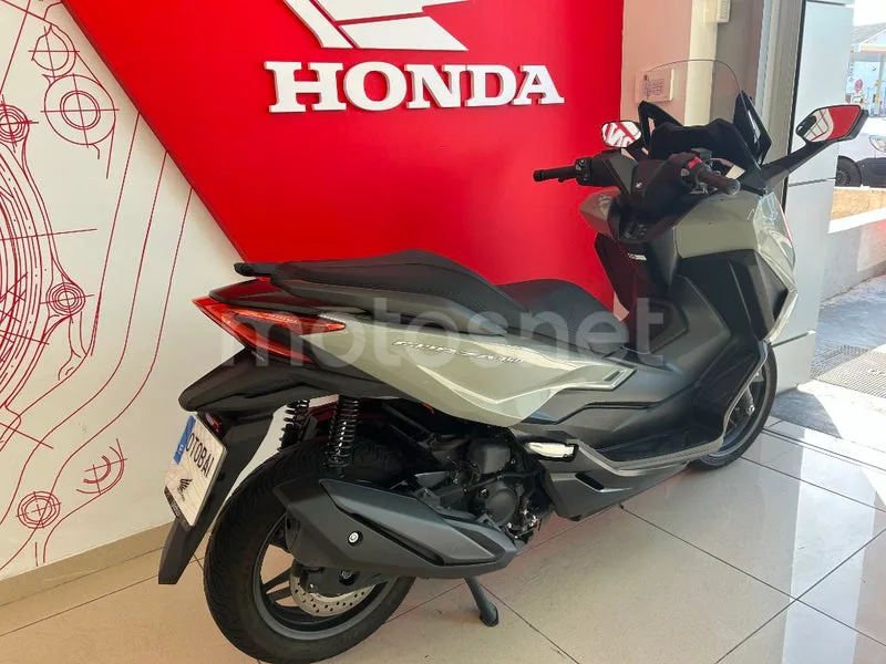 Honda Forza 350 - Vista 6