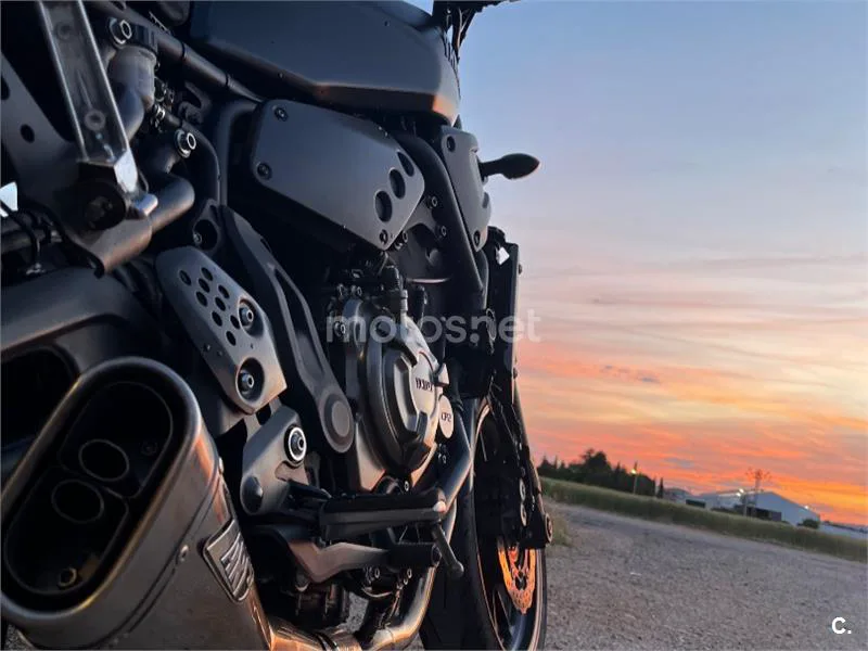 Yamaha XSR700 - Vista 8