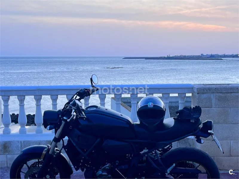 Yamaha XSR700 - Vista 10