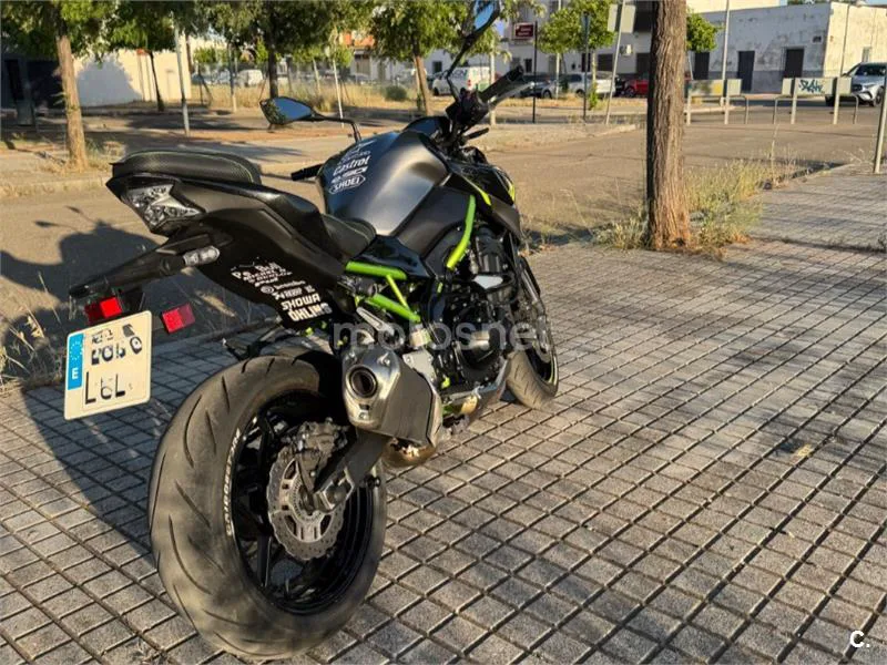 Kawasaki Z900 - Vista 4