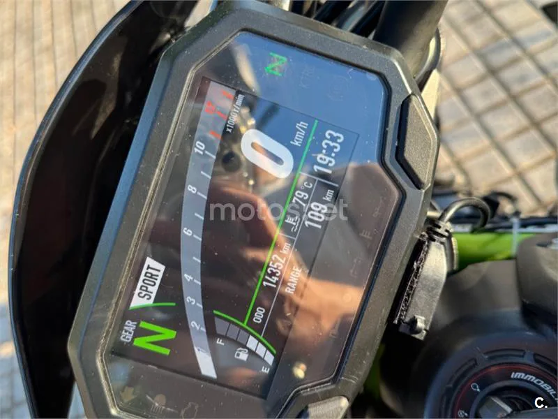 Kawasaki Z900 - Vista 5