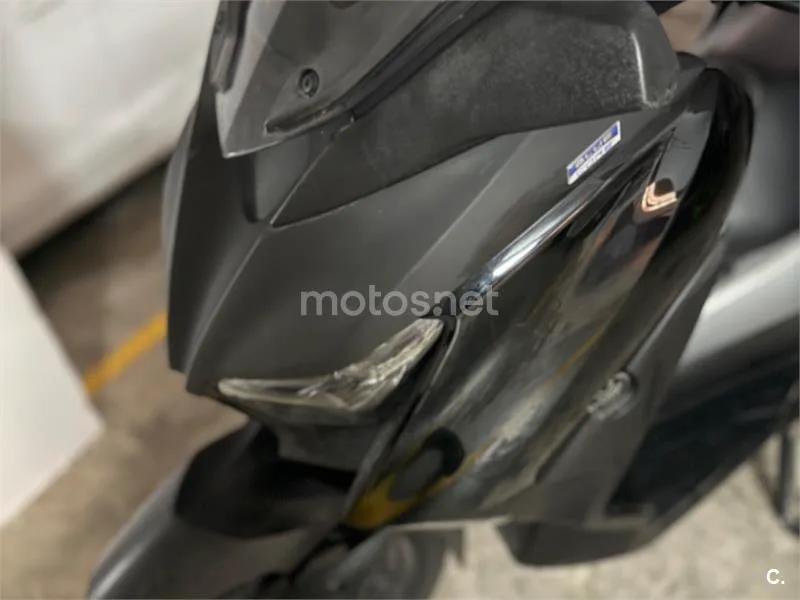 Yamaha XMAX 300 - Vista 11