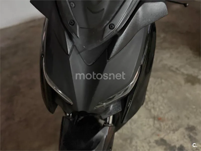 Yamaha XMAX 300 - Vista 12