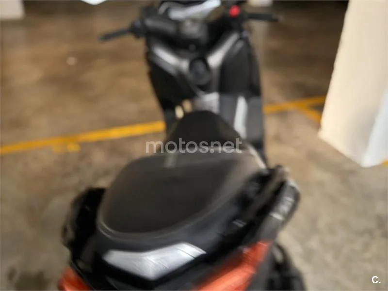 Yamaha XMAX 300 - Vista 3