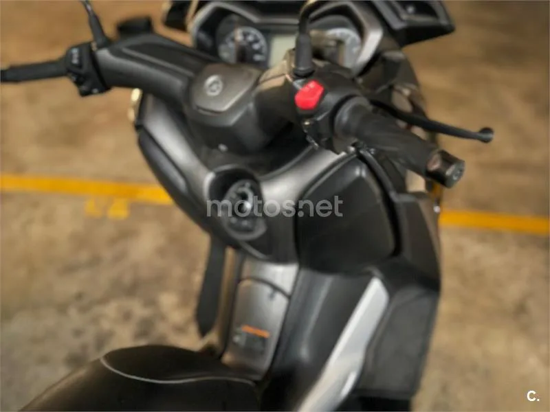 Yamaha XMAX 300 - Vista 4