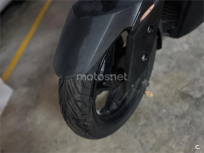 Yamaha XMAX 300 - Vista 6