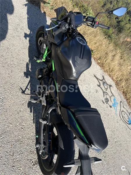 Kawasaki Z650 - Vista 4