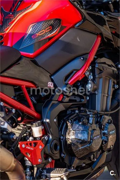 Kawasaki Z900 - Vista 5