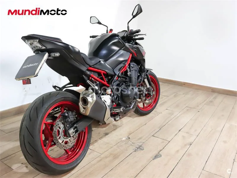 Kawasaki Z900 - Vista 3