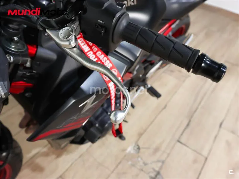 Kawasaki Z900 - Vista 24