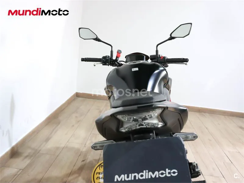 Kawasaki Z900 - Vista 4