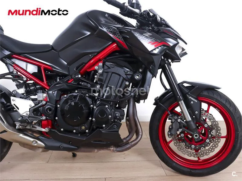 Kawasaki Z900 - Vista 45