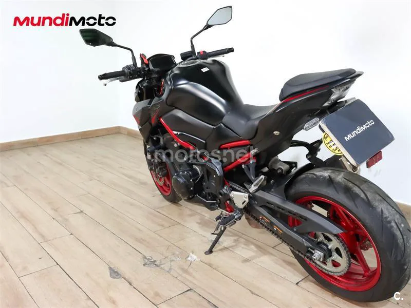 Kawasaki Z900 - Vista 8