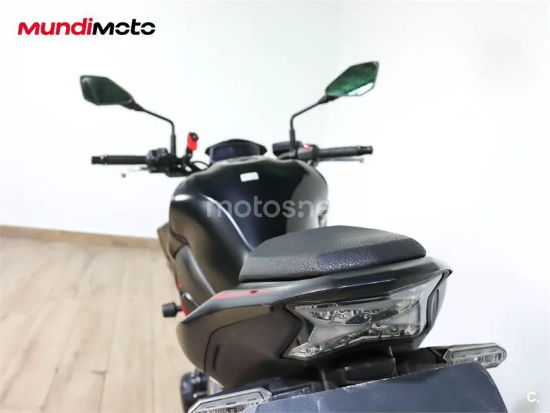 Kawasaki Z900 - Vista 9