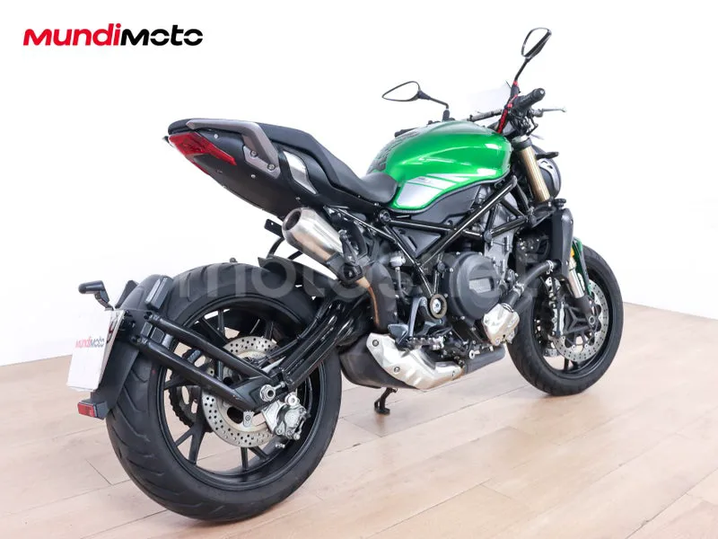 Benelli 752 S - Vista 3