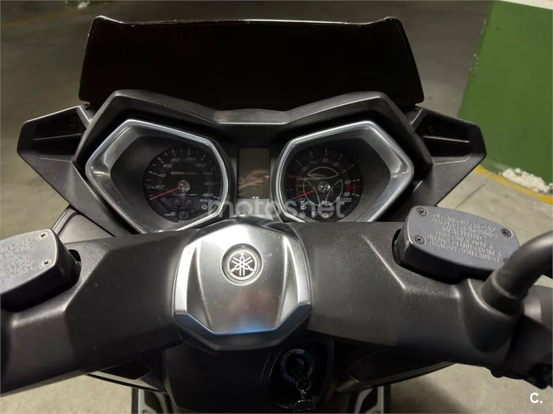 Yamaha XMAX 400 - Vista 8