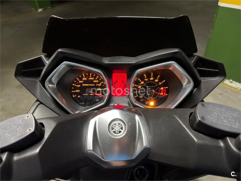 Yamaha XMAX 400 - Vista 9