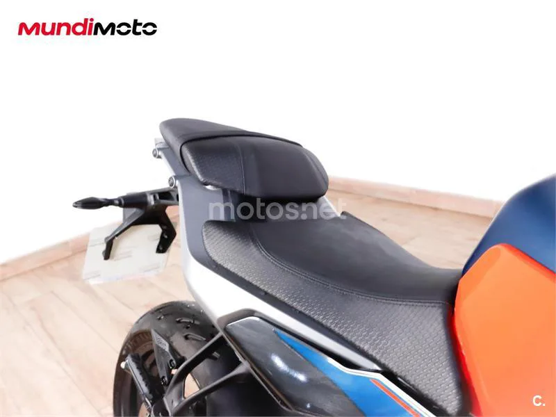 KTM 125 – Vista 24
