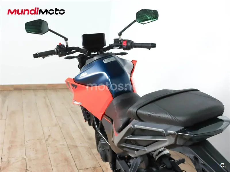 KTM 125 – Vista 9