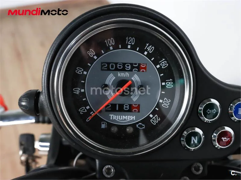 Triumph Bonneville T100 - Vista 12