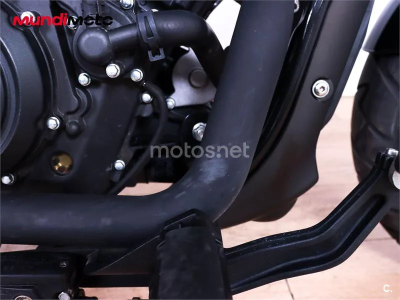 Keeway V 302 C – Vista 14