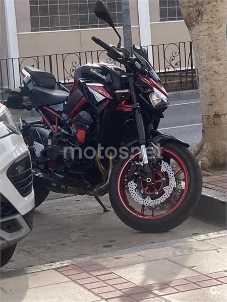 Kawasaki Z900 - Vista 3