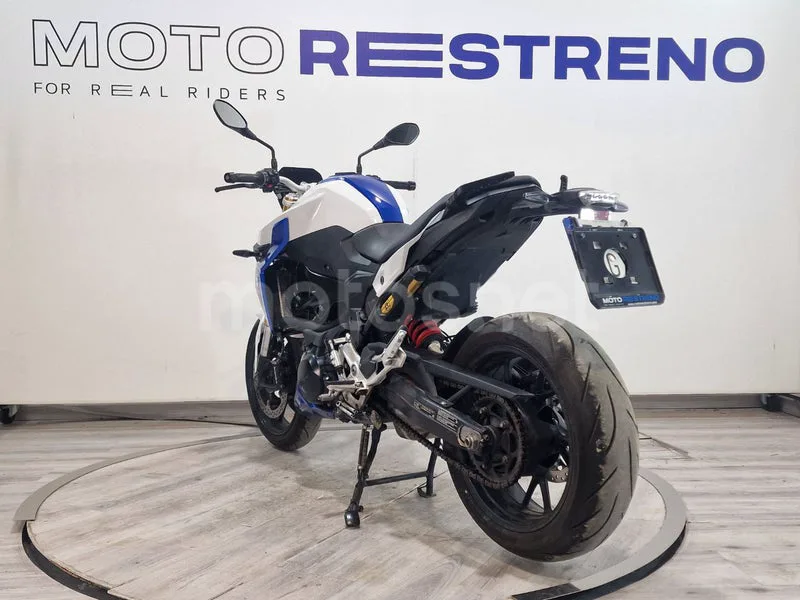 BMW F 900 R - Vista 3