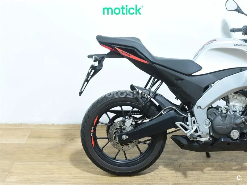 Aprilia Tuono 125 - Vista 3