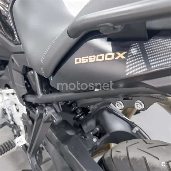 Voge 900 DSX – Vista 9