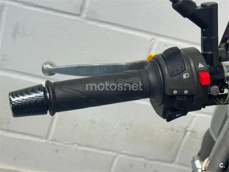 Suzuki GSR 600 – Vista 5