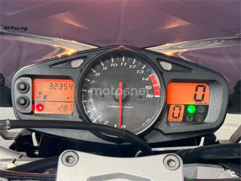 Suzuki GSR 600 – Vista 6