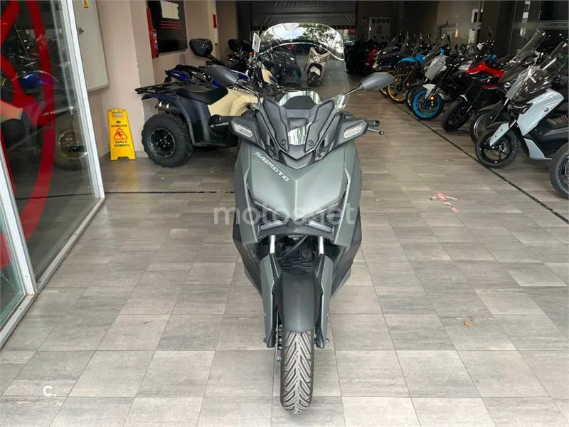 Yamaha XMAX 300 - Vista 5