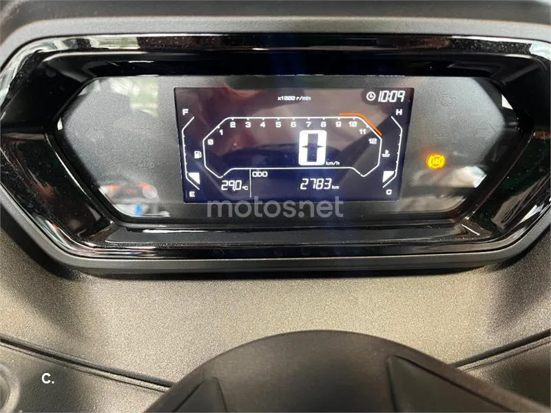 Yamaha XMAX 300 - Vista 9