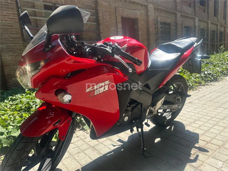 Honda CBR125R - Vista 3