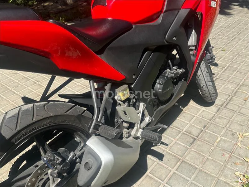 Honda CBR125R - Vista 4