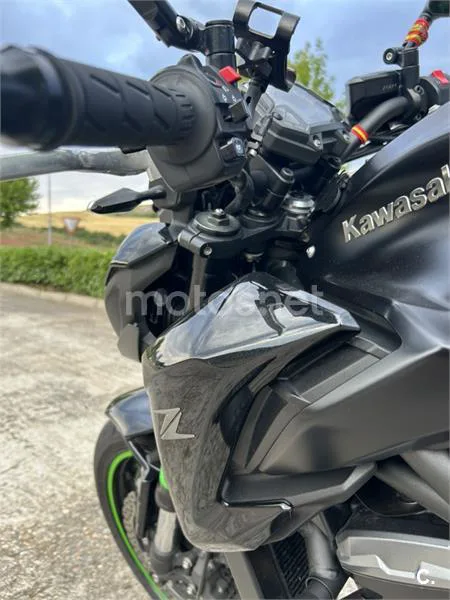 Kawasaki Z900 - Vista 3