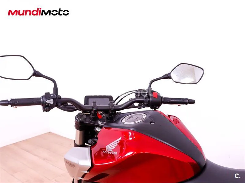 Honda CB125R - Vista 11