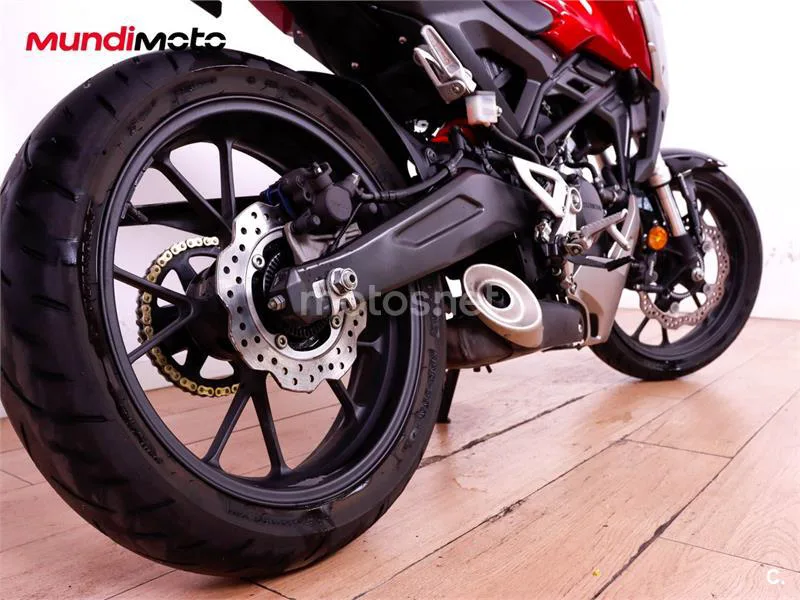 Honda CB125R - Vista 4