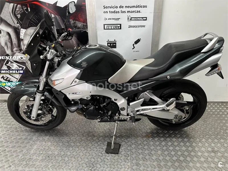 Suzuki GSR 600 – Vista 16