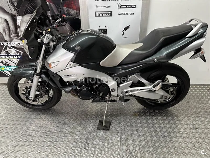 Suzuki GSR 600 – Vista 17