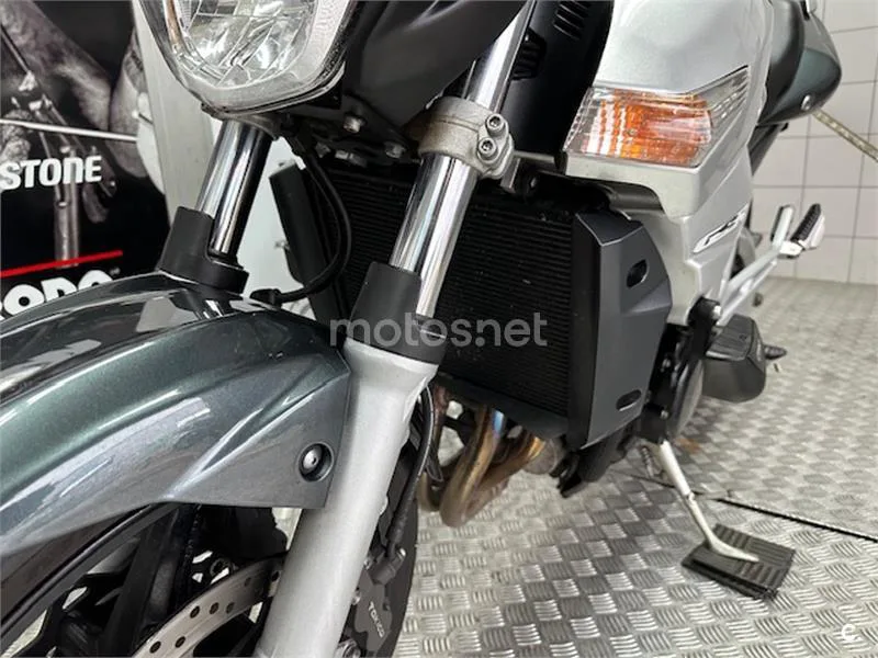 Suzuki GSR 600 – Vista 20