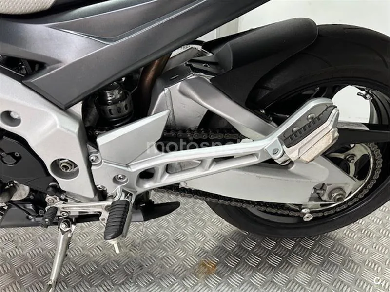 Suzuki GSR 600 – Vista 22